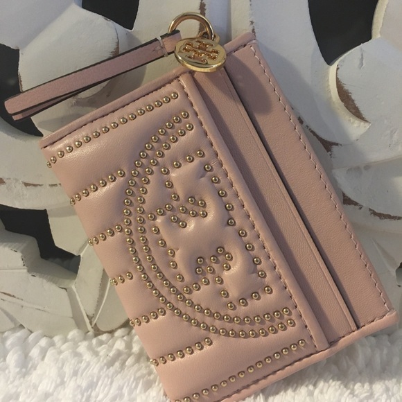 Tory Burch Accessories - NWT Tory Burch Fleming Mini Stud Slim Card 🌸